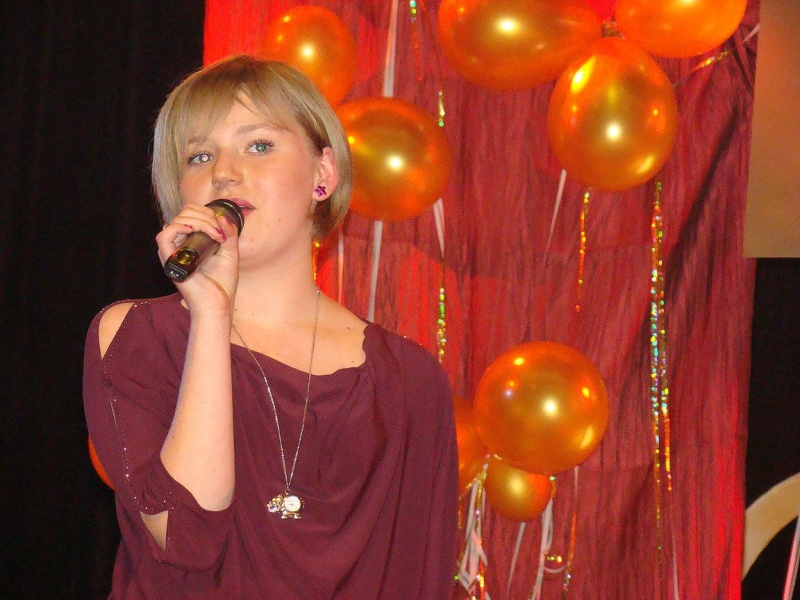 Zdjęcie w galerii na portalu naszwodzislaw.com: Wszyscy uczniowie na jednej scenie wiadomości z regionu