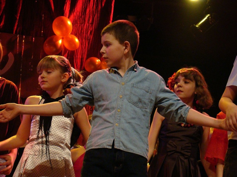 Zdjęcie w galerii na portalu naszwodzislaw.com: Wszyscy uczniowie na jednej scenie wiadomości z regionu