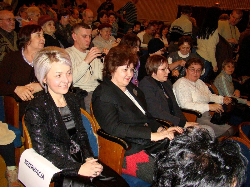 Zdjęcie w galerii na portalu naszwodzislaw.com: Wszyscy uczniowie na jednej scenie wiadomości z regionu