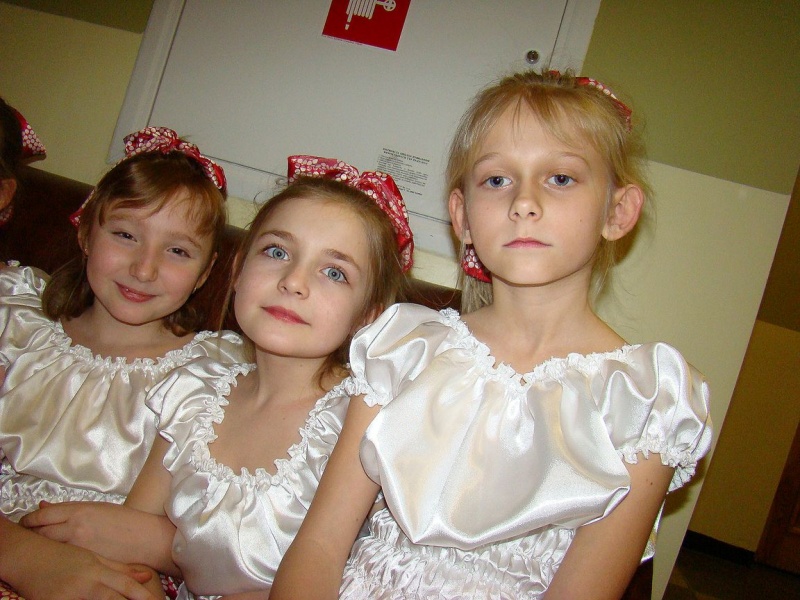 Zdjęcie w galerii na portalu naszwodzislaw.com: Wszyscy uczniowie na jednej scenie wiadomości z regionu