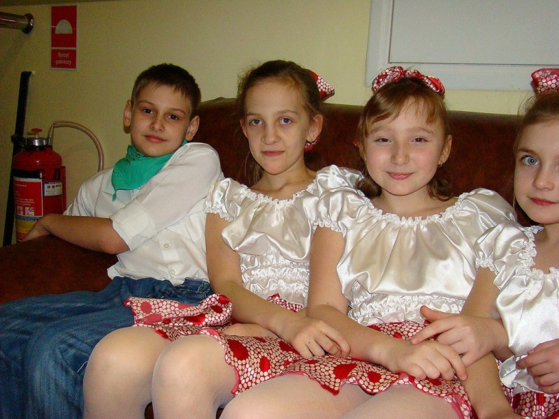 Zdjęcie w galerii na portalu naszwodzislaw.com: Wszyscy uczniowie na jednej scenie wiadomości z regionu