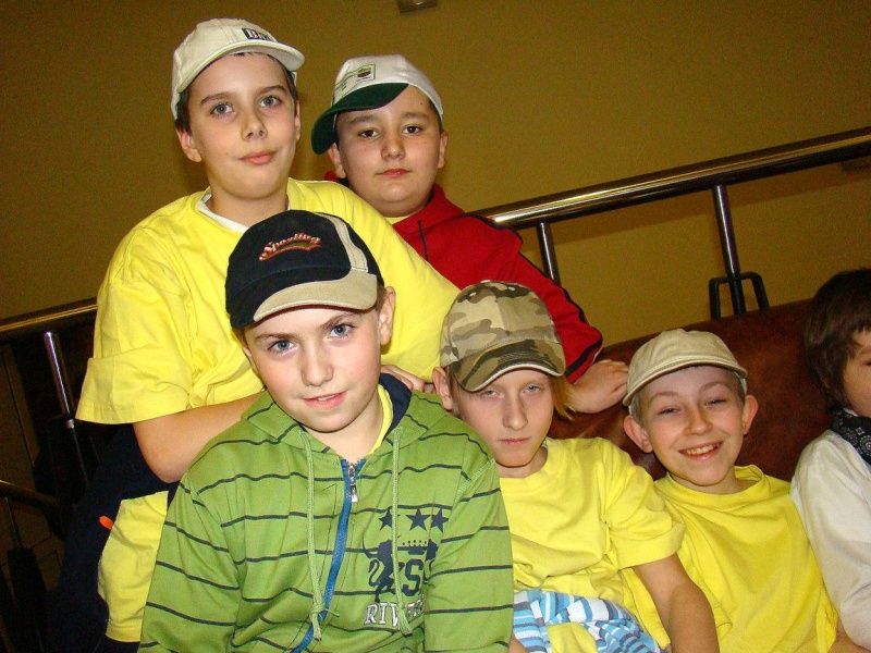 Zdjęcie w galerii na portalu naszwodzislaw.com: Wszyscy uczniowie na jednej scenie wiadomości z regionu