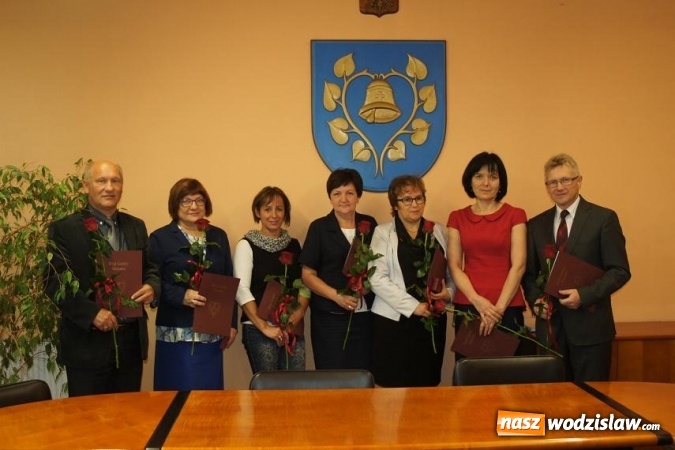 Zdjęcie w galerii na portalu naszwodzislaw.com: Mszańscy urzędnicy z wójtem na czele nagrodzeni za długoletnią służbę  wiadomości z regionu