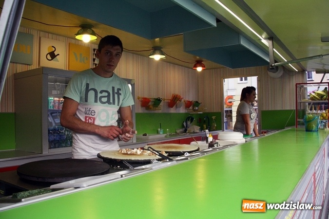 Zdjęcie w galerii na portalu naszwodzislaw.com: Trwa I Zlot Food Truck&oacute;w w Wodzisławiu Śląskim wiadomości z regionu