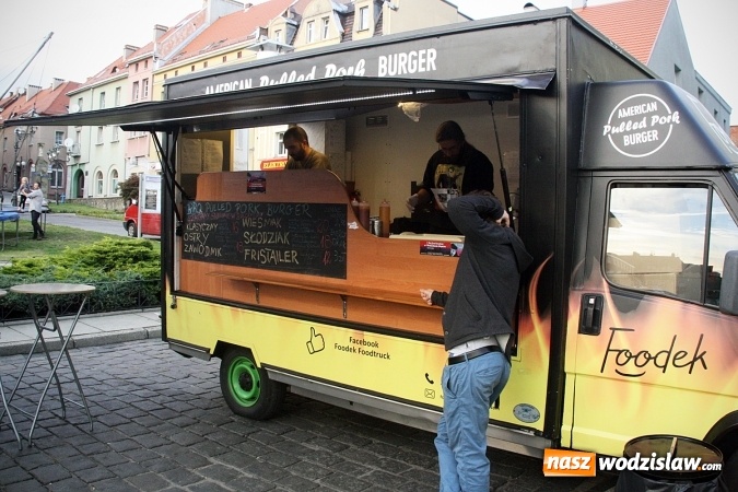 Zdjęcie w galerii na portalu naszwodzislaw.com: Trwa I Zlot Food Truck&oacute;w w Wodzisławiu Śląskim wiadomości z regionu