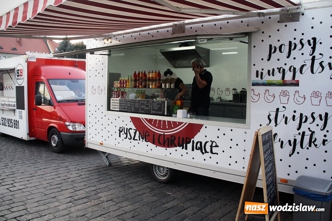 Zdjęcie w galerii na portalu naszwodzislaw.com: Trwa I Zlot Food Truck&oacute;w w Wodzisławiu Śląskim wiadomości z regionu