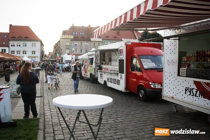 Zdjęcie w galerii na portalu naszwodzislaw.com: Trwa I Zlot Food Truck&oacute;w w Wodzisławiu Śląskim wiadomości z regionu