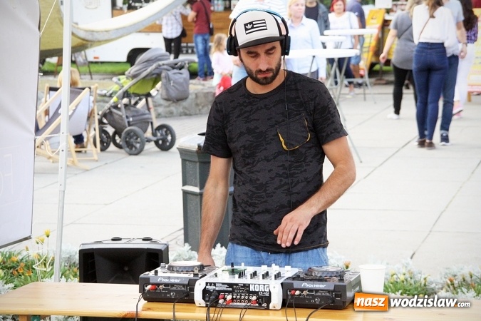 Zdjęcie w galerii na portalu naszwodzislaw.com: Trwa I Zlot Food Truck&oacute;w w Wodzisławiu Śląskim wiadomości z regionu