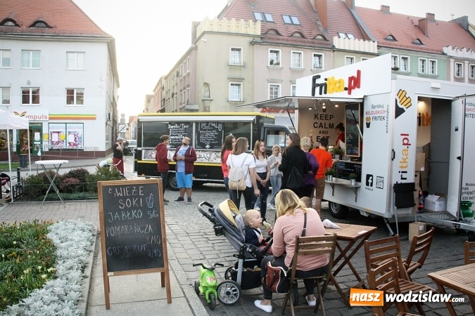 Zdjęcie w galerii na portalu naszwodzislaw.com: Trwa I Zlot Food Truck&oacute;w w Wodzisławiu Śląskim wiadomości z regionu