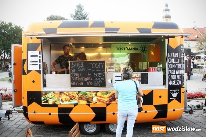 Zdjęcie w galerii na portalu naszwodzislaw.com: Trwa I Zlot Food Truck&oacute;w w Wodzisławiu Śląskim wiadomości z regionu