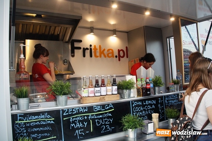 Zdjęcie w galerii na portalu naszwodzislaw.com: Trwa I Zlot Food Truck&oacute;w w Wodzisławiu Śląskim wiadomości z regionu