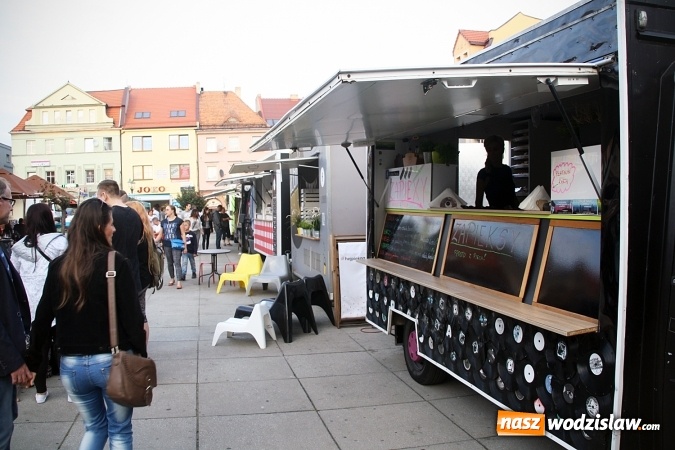 Zdjęcie w galerii na portalu naszwodzislaw.com: Trwa I Zlot Food Truck&oacute;w w Wodzisławiu Śląskim wiadomości z regionu