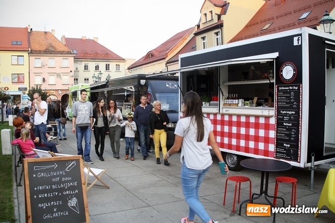 Zdjęcie w galerii na portalu naszwodzislaw.com: Trwa I Zlot Food Truck&oacute;w w Wodzisławiu Śląskim wiadomości z regionu