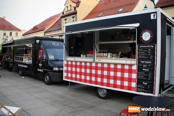 Zdjęcie w galerii na portalu naszwodzislaw.com: Trwa I Zlot Food Truck&oacute;w w Wodzisławiu Śląskim wiadomości z regionu