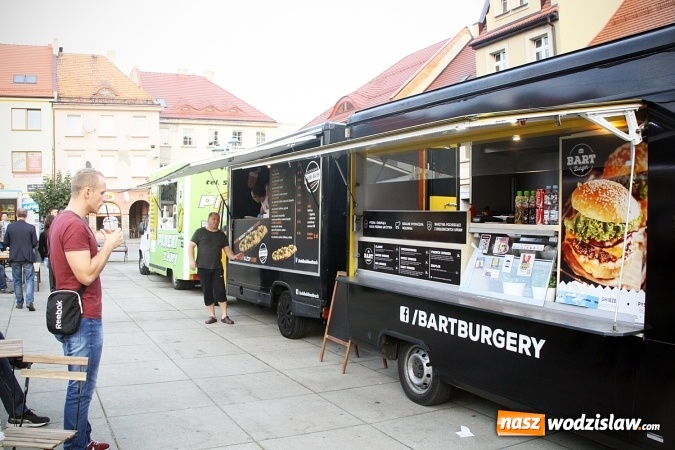 Zdjęcie w galerii na portalu naszwodzislaw.com: Trwa I Zlot Food Truck&oacute;w w Wodzisławiu Śląskim wiadomości z regionu