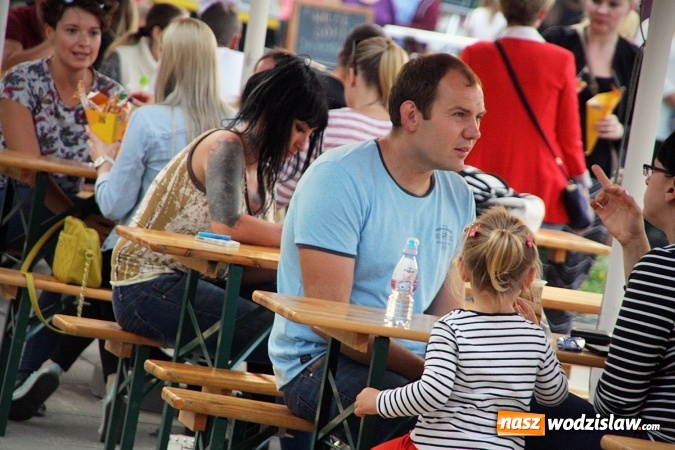 Zdjęcie w galerii na portalu naszwodzislaw.com: Trwa I Zlot Food Truck&oacute;w w Wodzisławiu Śląskim wiadomości z regionu