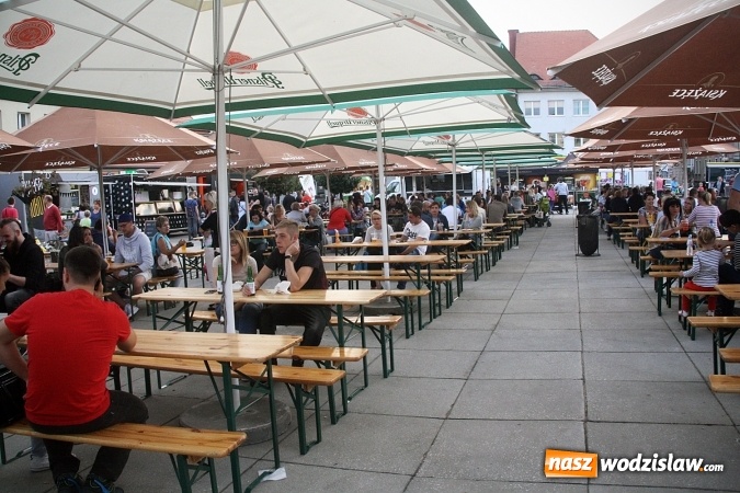 Zdjęcie w galerii na portalu naszwodzislaw.com: Trwa I Zlot Food Truck&oacute;w w Wodzisławiu Śląskim wiadomości z regionu