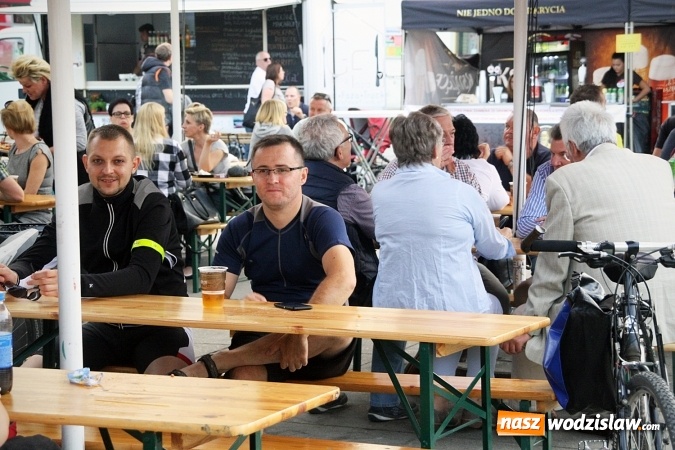 Zdjęcie w galerii na portalu naszwodzislaw.com: Trwa I Zlot Food Truck&oacute;w w Wodzisławiu Śląskim wiadomości z regionu