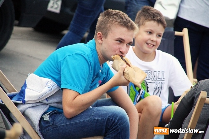 Zdjęcie w galerii na portalu naszwodzislaw.com: Trwa I Zlot Food Truck&oacute;w w Wodzisławiu Śląskim wiadomości z regionu