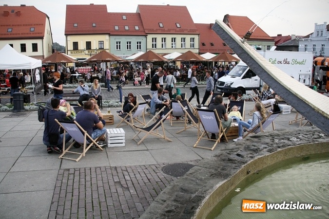 Zdjęcie w galerii na portalu naszwodzislaw.com: Trwa I Zlot Food Truck&oacute;w w Wodzisławiu Śląskim wiadomości z regionu