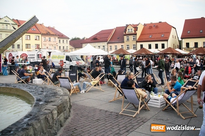 Zdjęcie w galerii na portalu naszwodzislaw.com: Trwa I Zlot Food Truck&oacute;w w Wodzisławiu Śląskim wiadomości z regionu