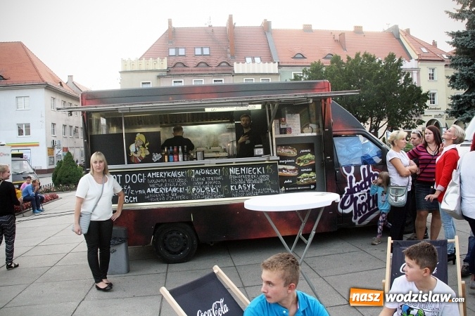 Zdjęcie w galerii na portalu naszwodzislaw.com: Trwa I Zlot Food Truck&oacute;w w Wodzisławiu Śląskim wiadomości z regionu