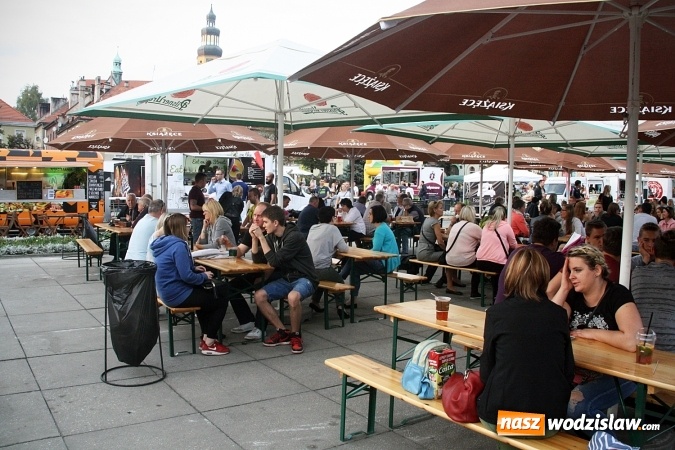 Zdjęcie w galerii na portalu naszwodzislaw.com: Trwa I Zlot Food Truck&oacute;w w Wodzisławiu Śląskim wiadomości z regionu