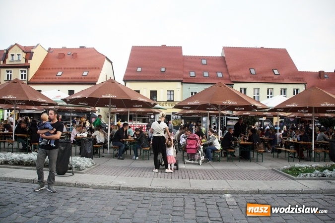 Zdjęcie w galerii na portalu naszwodzislaw.com: Trwa I Zlot Food Truck&oacute;w w Wodzisławiu Śląskim wiadomości z regionu
