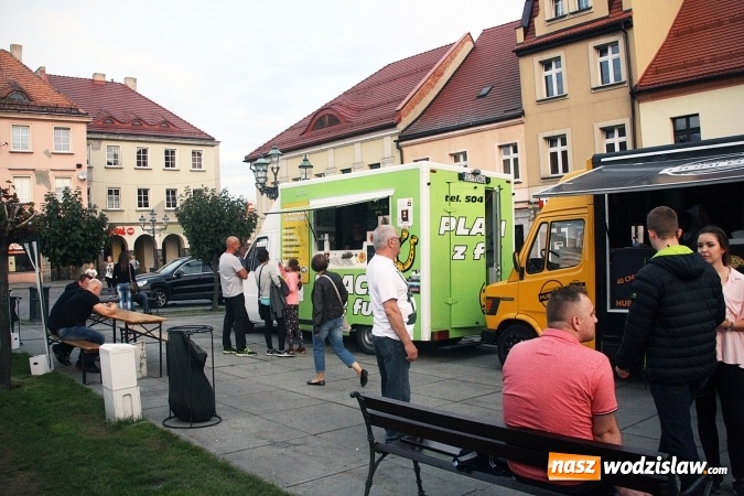 Zdjęcie w galerii na portalu naszwodzislaw.com: Trwa I Zlot Food Truck&oacute;w w Wodzisławiu Śląskim wiadomości z regionu
