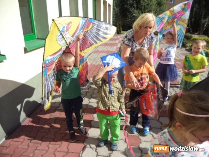 Zdjęcie w galerii na portalu naszwodzislaw.com: Czas na sprzątanie i czas na zabawę w przedszkolu nr 2 w Pszowie wiadomości z regionu