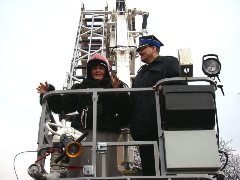 Zdjęcie w galerii na portalu naszwodzislaw.com: Burmistrz Newy 10 metrów nad ziemią wiadomości z regionu