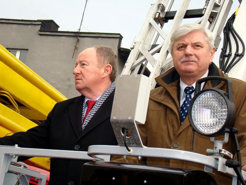 Zdjęcie w galerii na portalu naszwodzislaw.com: Burmistrz Newy 10 metrów nad ziemią wiadomości z regionu