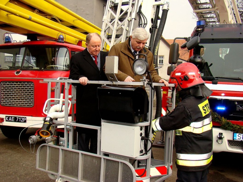 Zdjęcie w galerii na portalu naszwodzislaw.com: Burmistrz Newy 10 metrów nad ziemią wiadomości z regionu