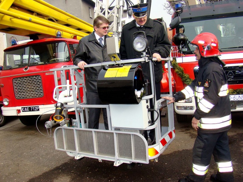 Zdjęcie w galerii na portalu naszwodzislaw.com: Burmistrz Newy 10 metrów nad ziemią wiadomości z regionu