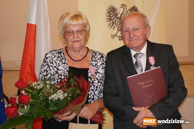Zdjęcie w galerii na portalu naszwodzislaw.com: Pary małżeńskie z 50-letnim i 60-letnim stażem odebrały medale wiadomości z regionu