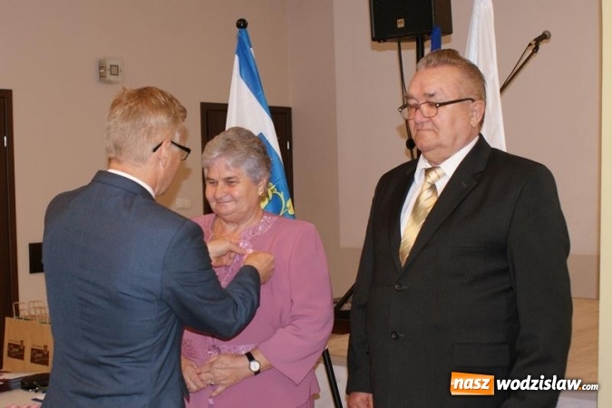Zdjęcie w galerii na portalu naszwodzislaw.com: Pary małżeńskie z 50-letnim i 60-letnim stażem odebrały medale wiadomości z regionu