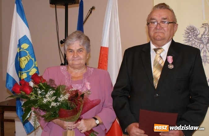 Zdjęcie w galerii na portalu naszwodzislaw.com: Pary małżeńskie z 50-letnim i 60-letnim stażem odebrały medale wiadomości z regionu