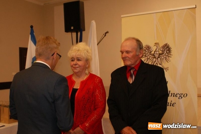 Zdjęcie w galerii na portalu naszwodzislaw.com: Pary małżeńskie z 50-letnim i 60-letnim stażem odebrały medale wiadomości z regionu