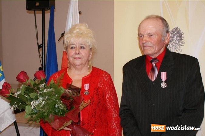 Zdjęcie w galerii na portalu naszwodzislaw.com: Pary małżeńskie z 50-letnim i 60-letnim stażem odebrały medale wiadomości z regionu