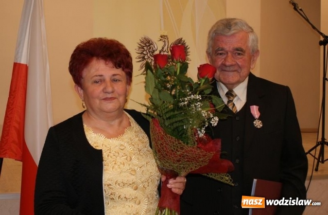 Zdjęcie w galerii na portalu naszwodzislaw.com: Pary małżeńskie z 50-letnim i 60-letnim stażem odebrały medale wiadomości z regionu