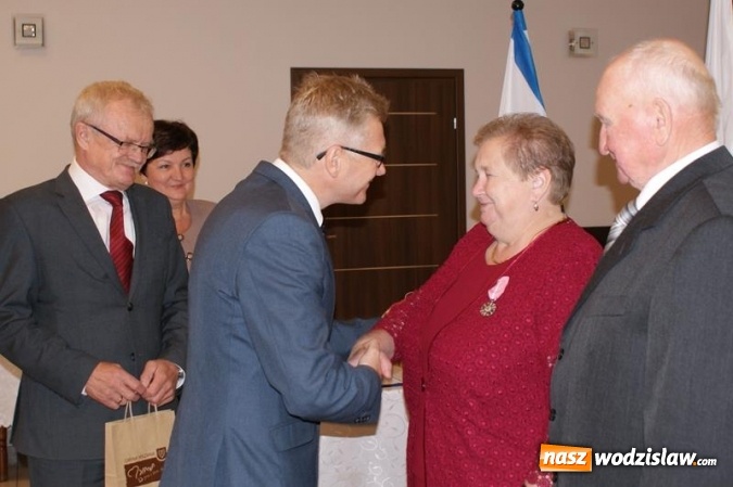 Zdjęcie w galerii na portalu naszwodzislaw.com: Pary małżeńskie z 50-letnim i 60-letnim stażem odebrały medale wiadomości z regionu