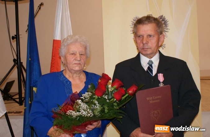 Zdjęcie w galerii na portalu naszwodzislaw.com: Pary małżeńskie z 50-letnim i 60-letnim stażem odebrały medale wiadomości z regionu
