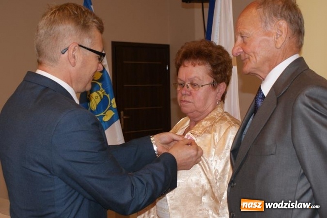 Zdjęcie w galerii na portalu naszwodzislaw.com: Pary małżeńskie z 50-letnim i 60-letnim stażem odebrały medale wiadomości z regionu