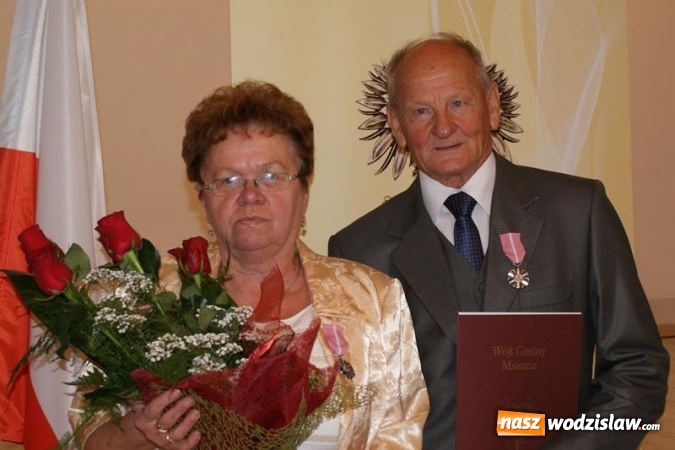 Zdjęcie w galerii na portalu naszwodzislaw.com: Pary małżeńskie z 50-letnim i 60-letnim stażem odebrały medale wiadomości z regionu