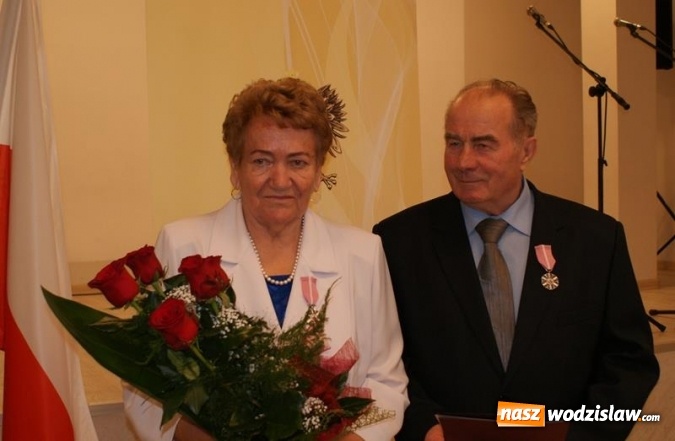 Zdjęcie w galerii na portalu naszwodzislaw.com: Pary małżeńskie z 50-letnim i 60-letnim stażem odebrały medale wiadomości z regionu