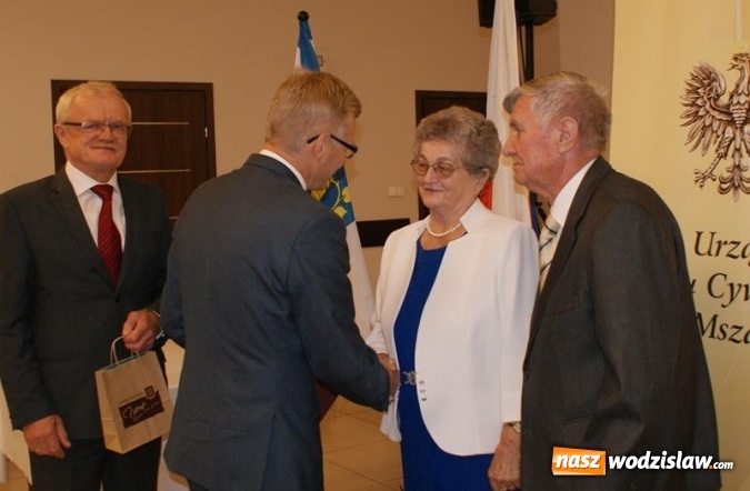 Zdjęcie w galerii na portalu naszwodzislaw.com: Pary małżeńskie z 50-letnim i 60-letnim stażem odebrały medale wiadomości z regionu