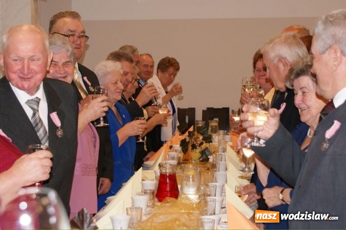 Zdjęcie w galerii na portalu naszwodzislaw.com: Pary małżeńskie z 50-letnim i 60-letnim stażem odebrały medale wiadomości z regionu