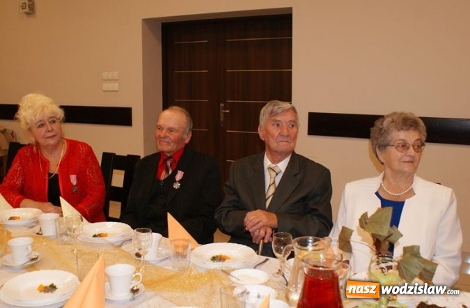 Zdjęcie w galerii na portalu naszwodzislaw.com: Pary małżeńskie z 50-letnim i 60-letnim stażem odebrały medale wiadomości z regionu