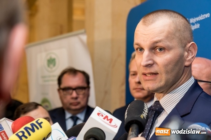 Zdjęcie w galerii na portalu naszwodzislaw.com: Podtapianie samorządów. Marszałek przeciwko zmianom w prawie, które spowodują wzrost opłat za wodę wiadomości z regionu