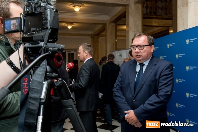 Zdjęcie w galerii na portalu naszwodzislaw.com: Podtapianie samorządów. Marszałek przeciwko zmianom w prawie, które spowodują wzrost opłat za wodę wiadomości z regionu